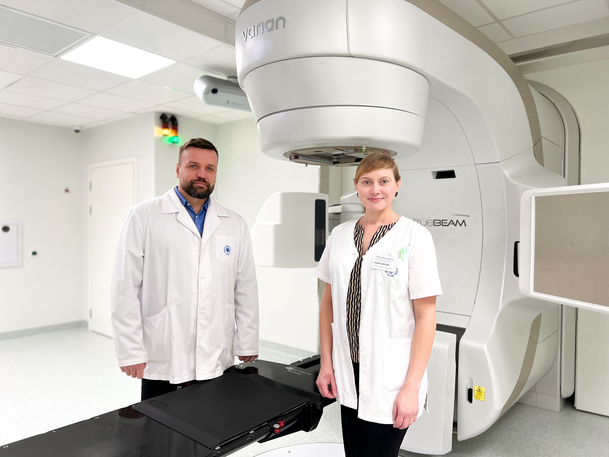 Markus Vardja ja dr Karin Grisan Tartu Ülikooli Kliinikum